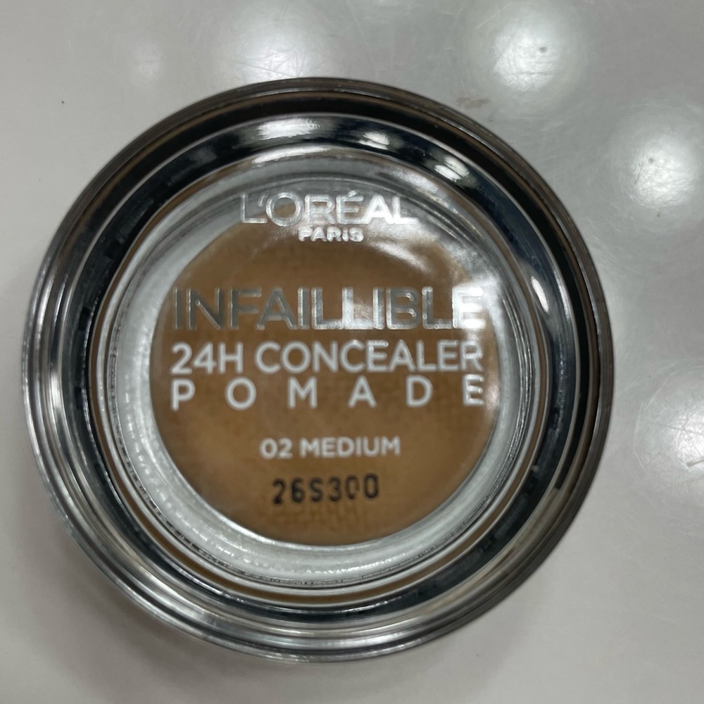 New- L’Oréal infallible 24H Concealer Pomade in 02 medium shade